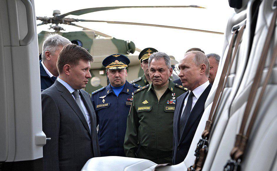 Изображение Холдинг "Вертолеты России" представил президенту РФ вертолеты Ансат, Ми-8МТВ-5-1 и Ми-38Т"